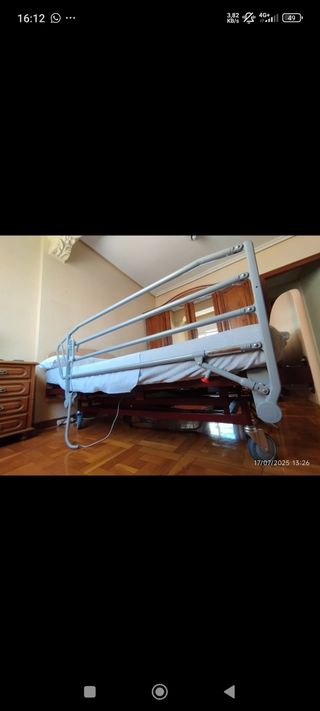 Cama articulada hospitalaria