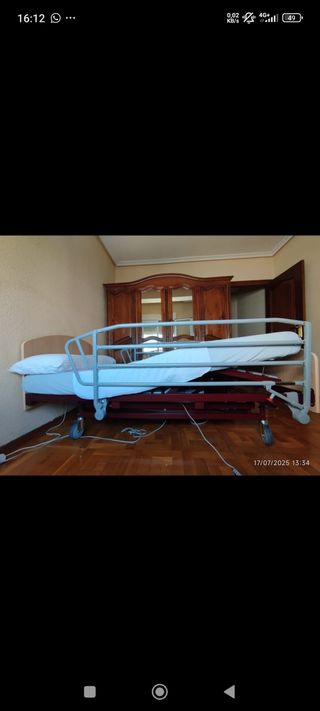 Cama articulada hospitalaria