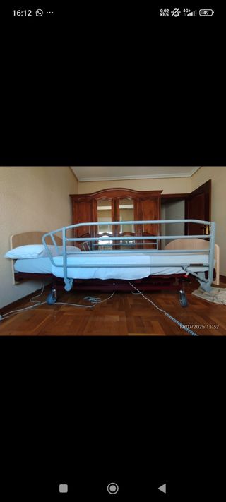 Cama articulada hospitalaria