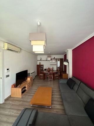 Piso 1º con ascensor 
llamar 606013317