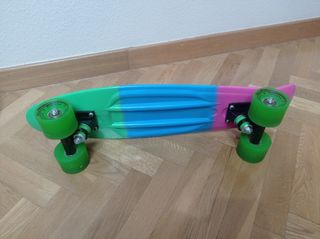 Monopatín multicolor