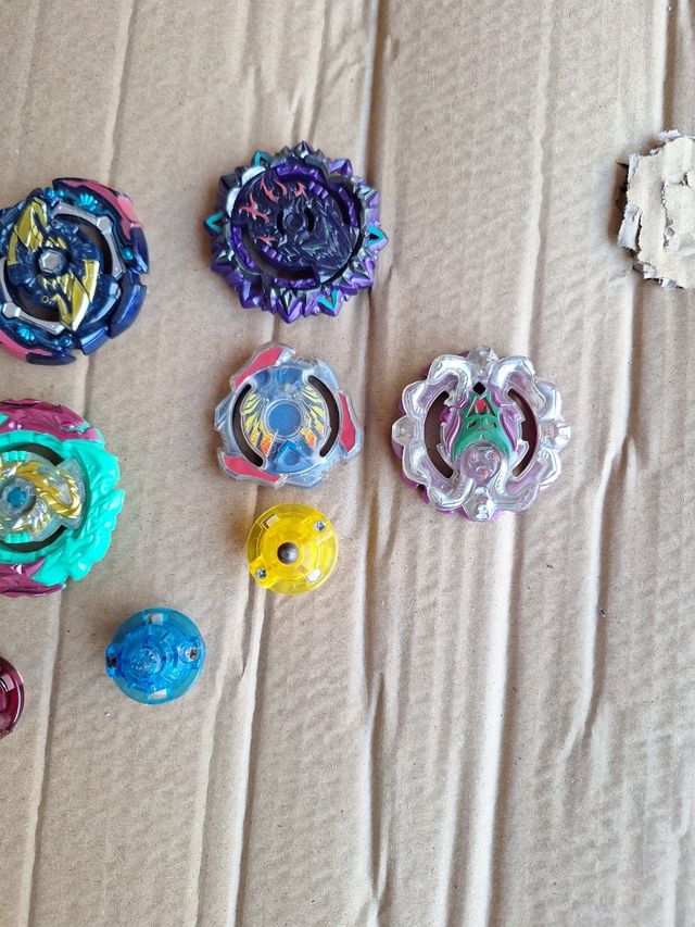 Lote Peonzas Beyblade