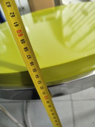 Mesa redonda verde metal y madera