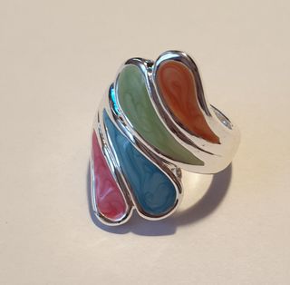 Anillo plateado multicolor de bisutería
