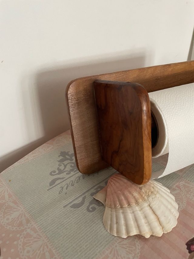 Porta rollo cocina - madera de olivo