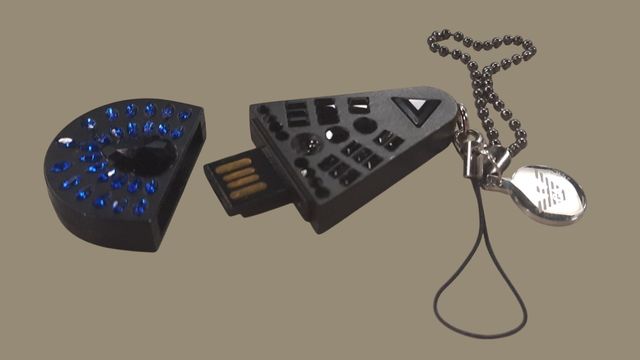 Chiavetta USB Emporio Armani – Design esclusivo Ka