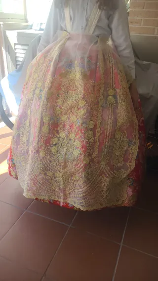 Traje alicantina/ fallera rojo-dorado