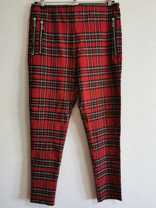 Pantalones tipo leggins de chica talla L de Zara.
