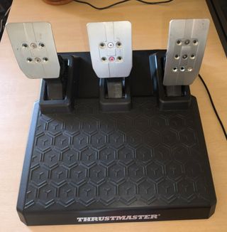 Volante Thrustmaster e pedali T3pa