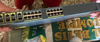Cisco 2960G 24 puertos ( 4 DE FIBRA Y 4 D COBRE )