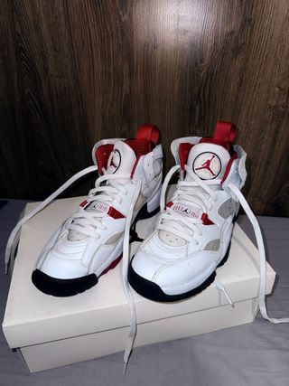 Zapatillas Jordan Two Trey rojas y blancas