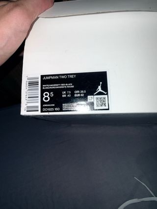 Zapatillas Jordan Two Trey rojas y blancas
