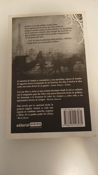 Ex libris: Los libros son como una máscara. Has...