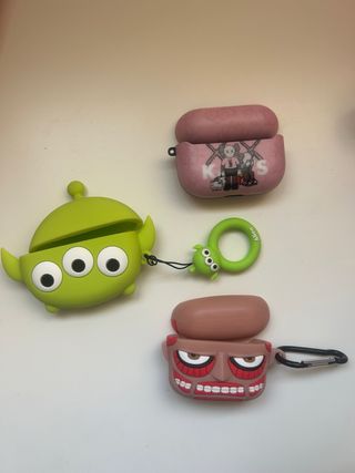 Fundas AirPods: Alien, Kaws, Titan