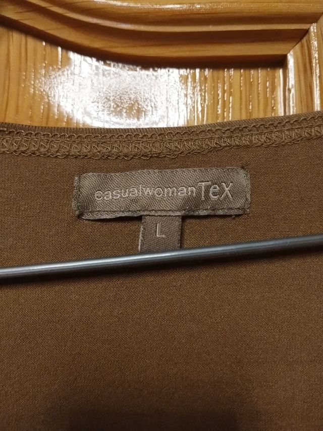 Top corto marrón verdoso