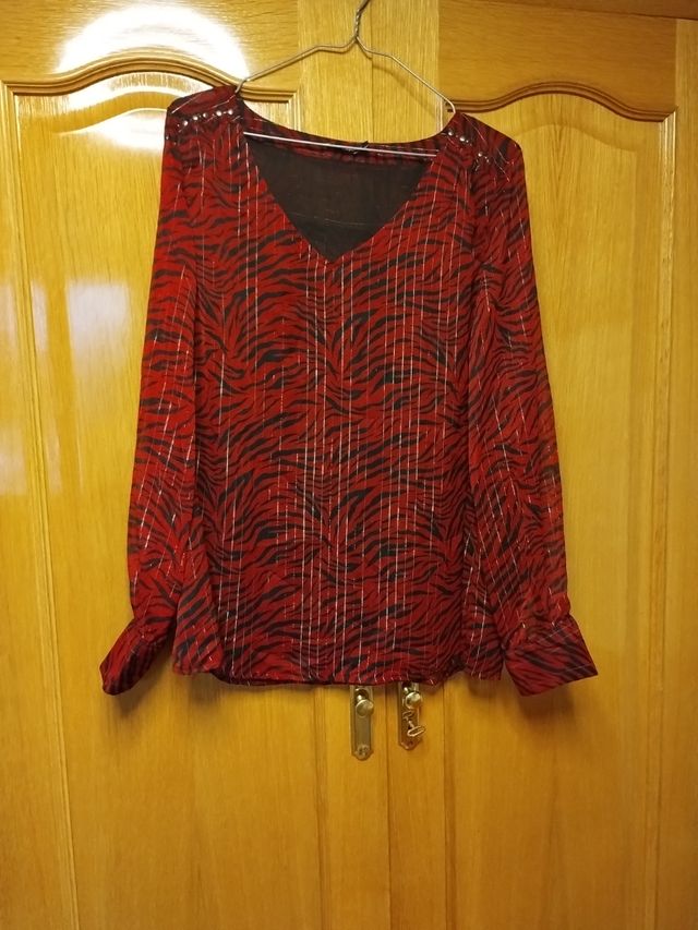 Blusa cebra roja y negra