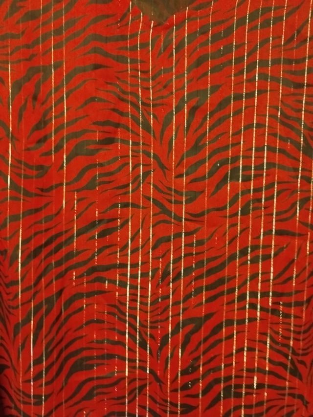 Blusa cebra roja y negra