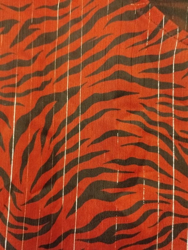 Blusa cebra roja y negra