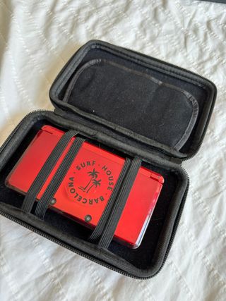 Nintendo 3DS roja - Edición Surf House Barcelona