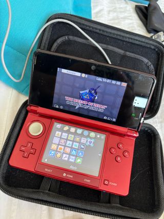 Nintendo 3DS roja - Edición Surf House Barcelona
