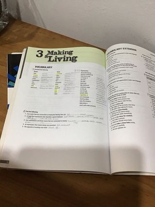 Living english 2º Bachillerato: Workbook