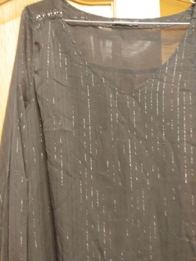 Blusa negra c/lentejuelas