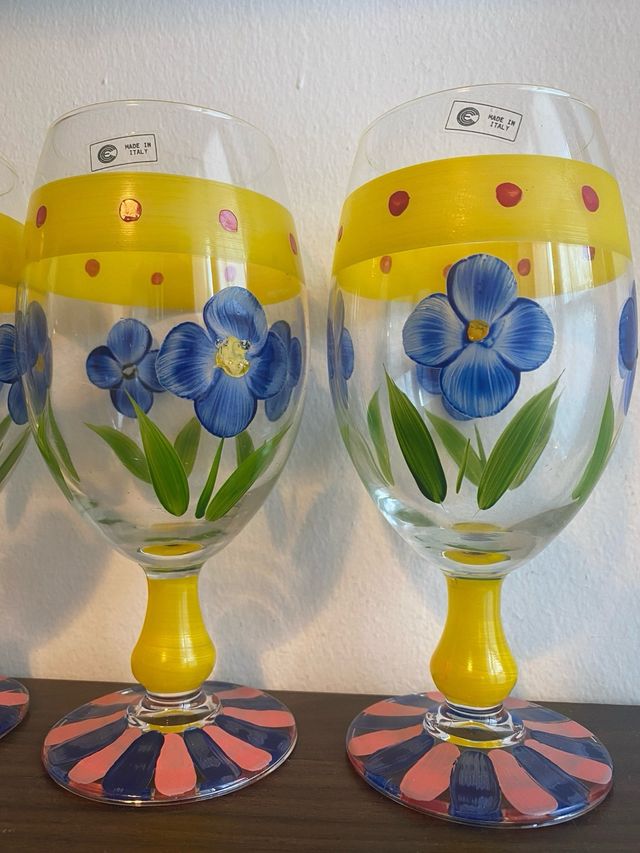 Calici in vetro dipinti a mano