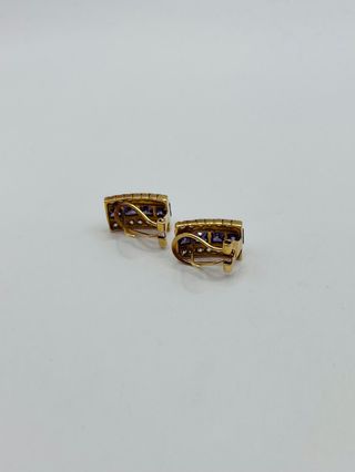 PENDIENTES DE ORO DE 18K CON PIEDRAS MORADAS