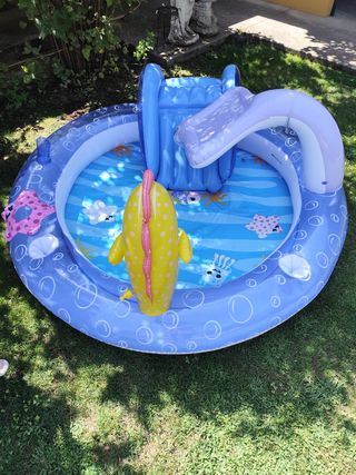 Piscina inflable infantil con tobogán