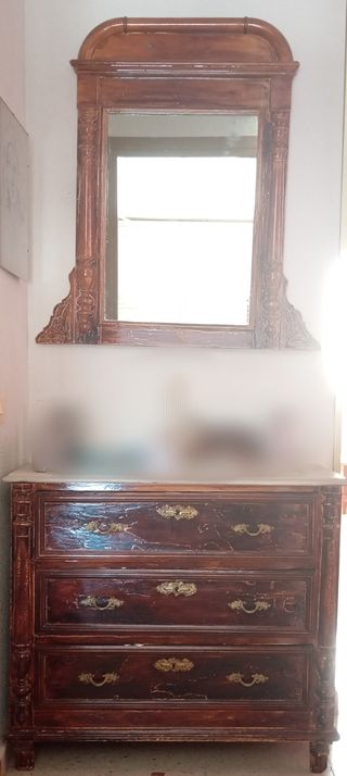 Aparador antiguo de madera y espejo a juego