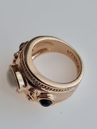 Anillo Uterqüe dorado con piedras