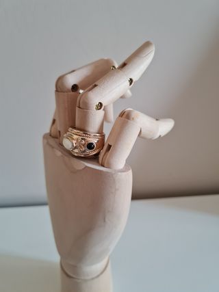Anillo Uterqüe dorado con piedras