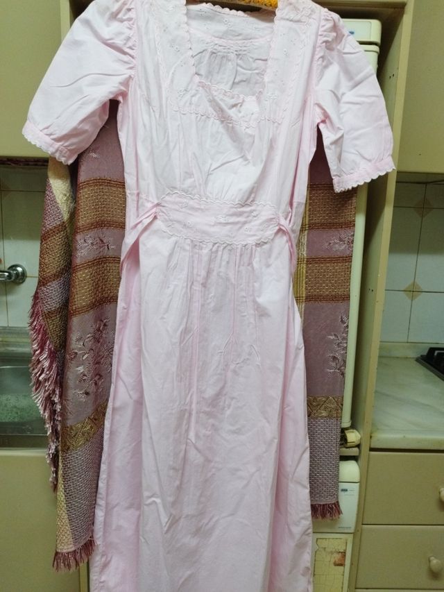 Camisón antiguo bordado