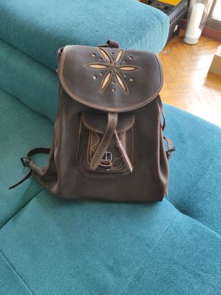 Mochila de piel marrón como nueva.