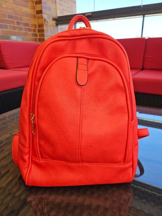 Mochila roja mujer