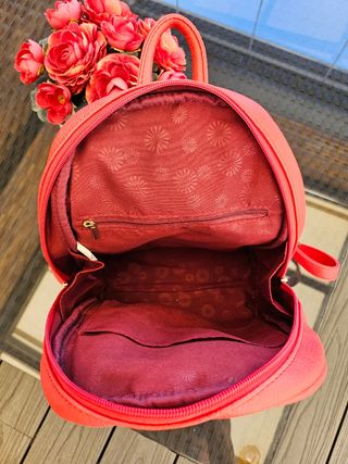 Mochila roja mujer