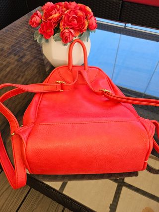 Mochila roja mujer