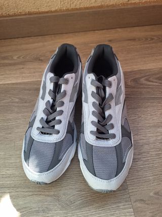 Zapatillas deportivas grises