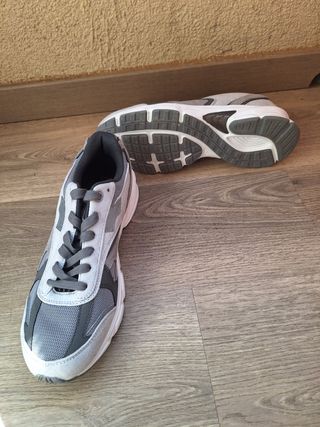 Zapatillas deportivas grises