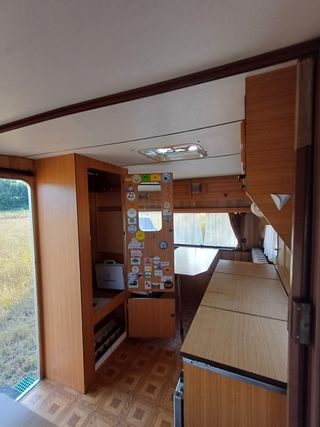 Caravana Benimar <750kg equipada con camas, cocina