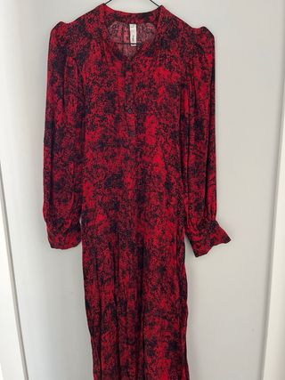 Vestido rojo y negro estampado