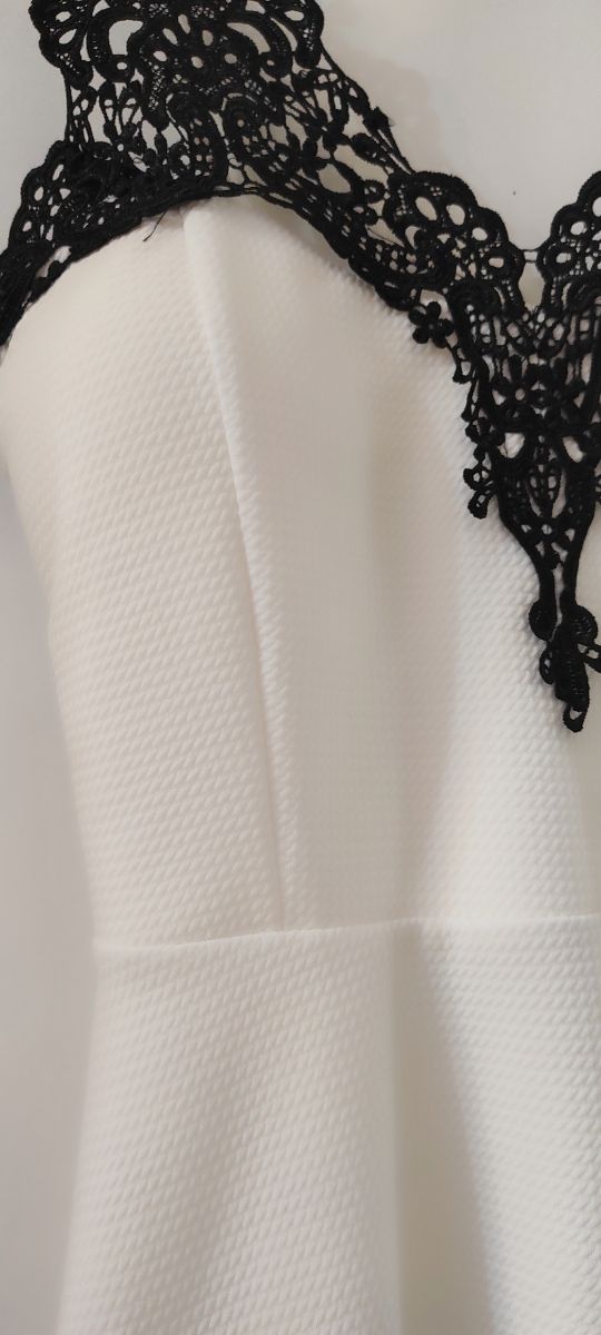Vestito elegante bianco e nero