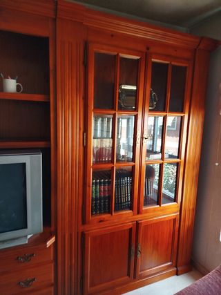 Mueble salón madera - vitrina