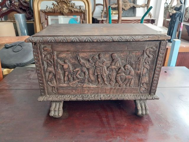 Arqueta madera tallada