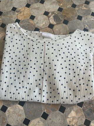Top Zara niña, talla 10 - lunares,tejido fresco 