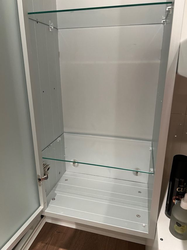 Estantería baño gris metal con puerta de cristal