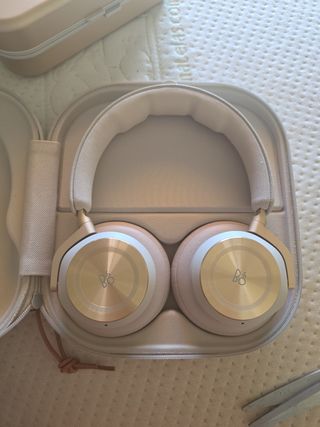 Auriculares Bang & Olufsen Beoplay HX dorados