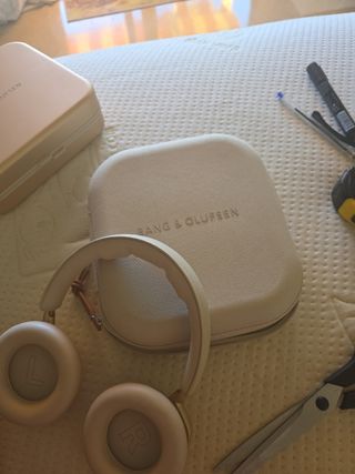 Auriculares Bang & Olufsen Beoplay HX dorados