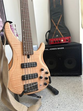 Bajo Yamaha + Amplificador TC Electronic y cabinet