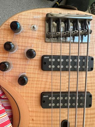 Bajo Yamaha + Amplificador TC Electronic y cabinet